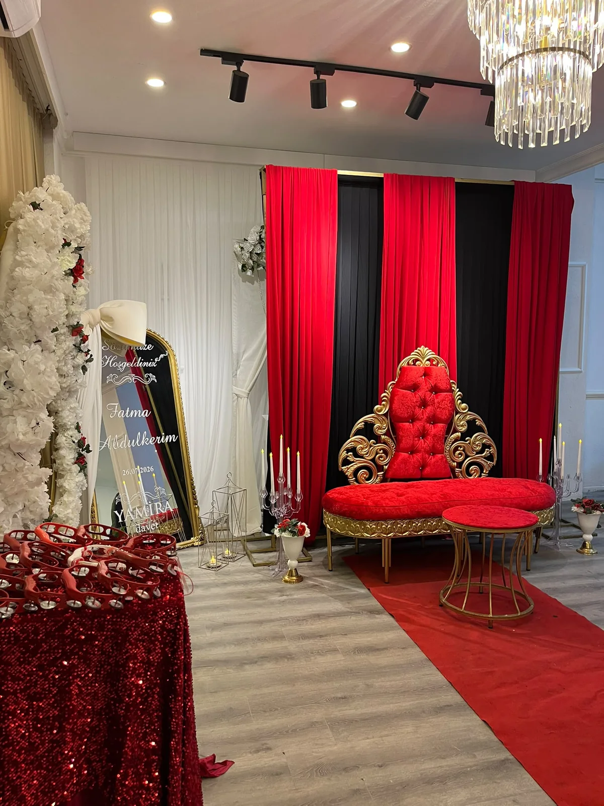 Yamira Davet Salonu kırmızı özel gün konsepti